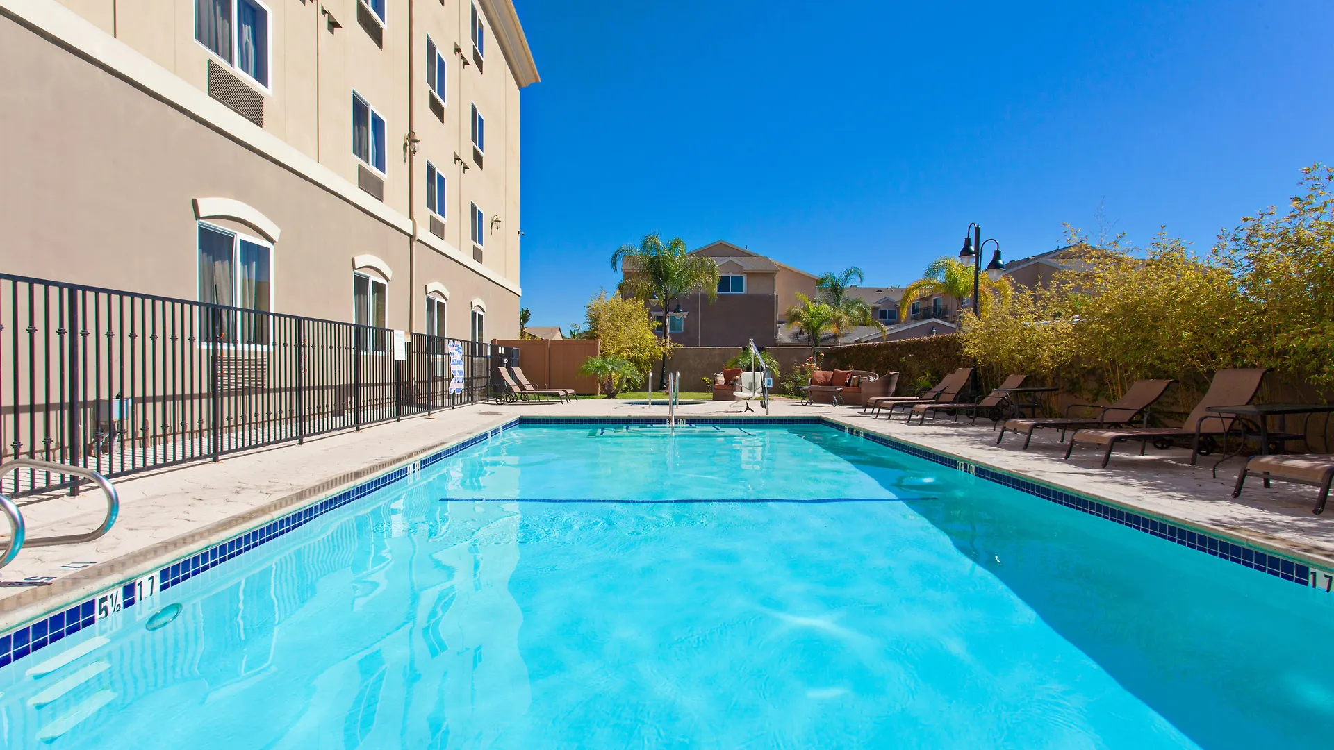 Holiday Inn Express Hotel & Suites Los Angeles Airport Hawthorne By Ihg